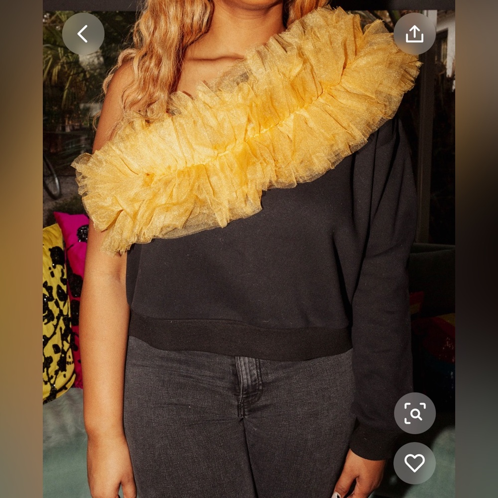 QOS: NWOT 1 shoulder black and gold top size xl Queen of sparkles